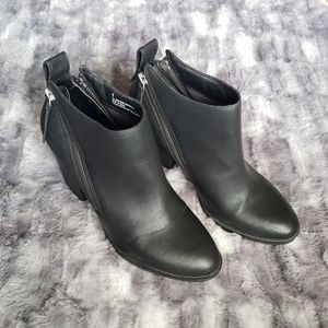 Black double zipper heeled booties
